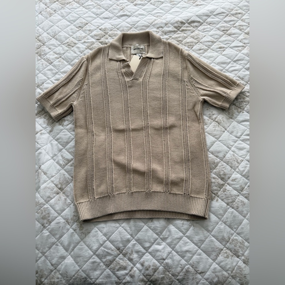 Men's V-Neck Short Sleeve Knit Shirt in Beige